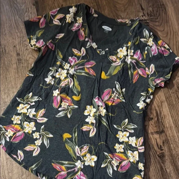 Floral V-Neck Women's Top size small - Picture 3 of 3